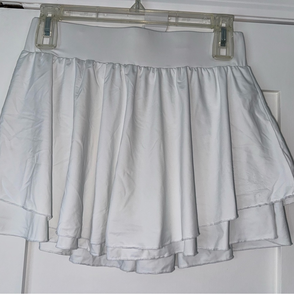White flowy skirt • Size M • Worn once, perfect for summer!